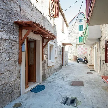 A4, Private Terrace Wi-fi Apartment *